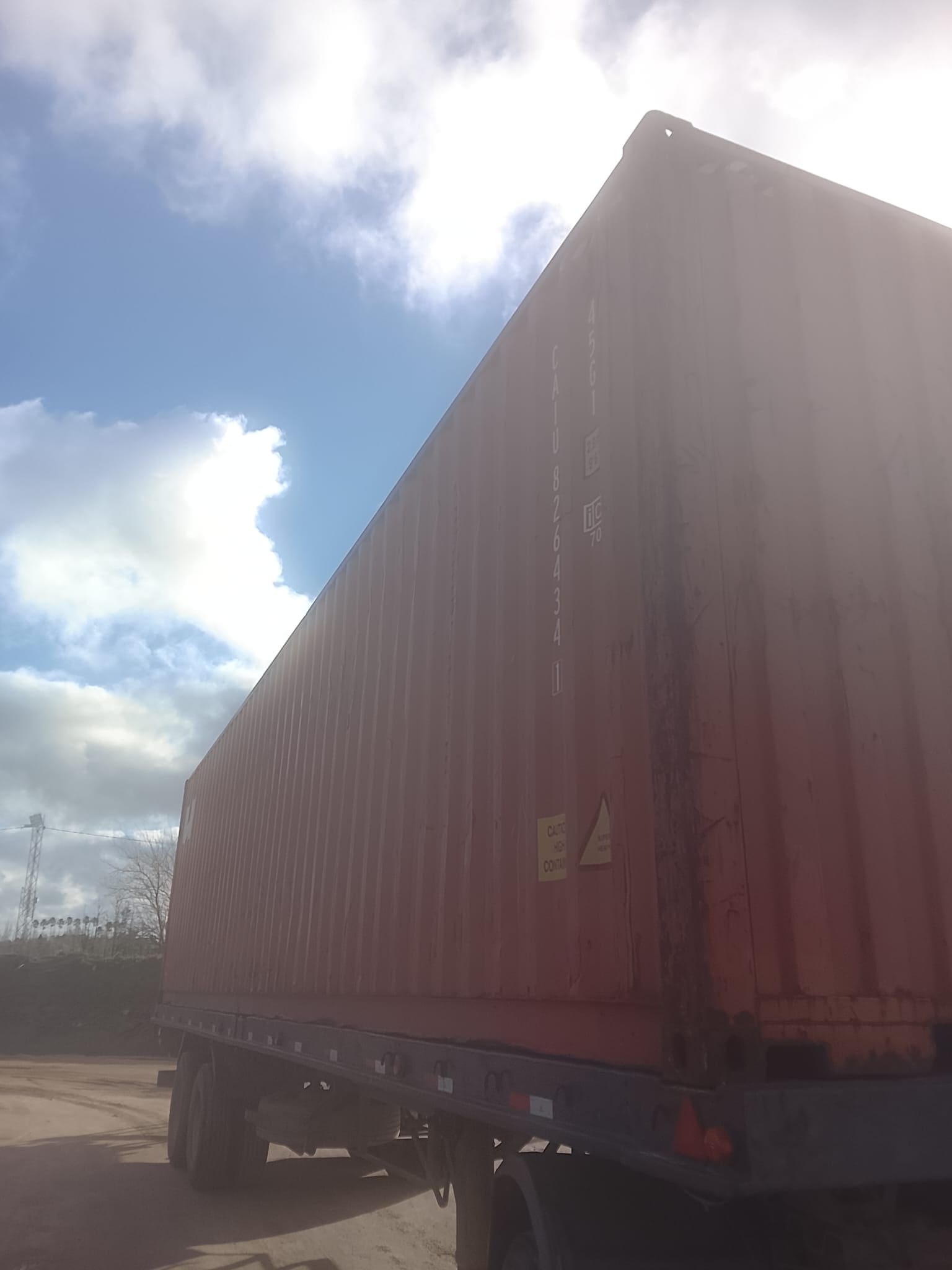 Container Marítimo 40HC CAIU