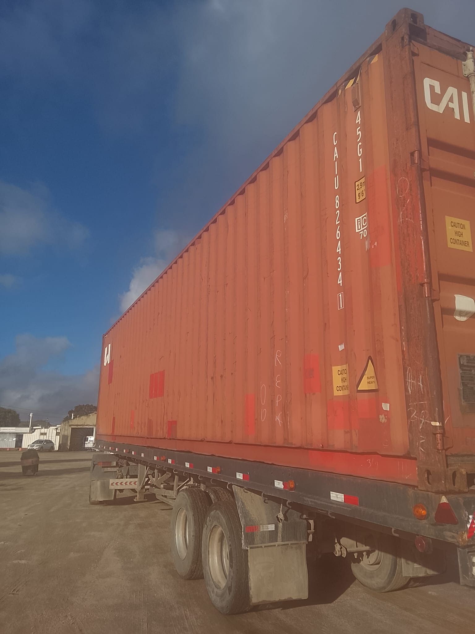Container Marítimo 40HC CAIU